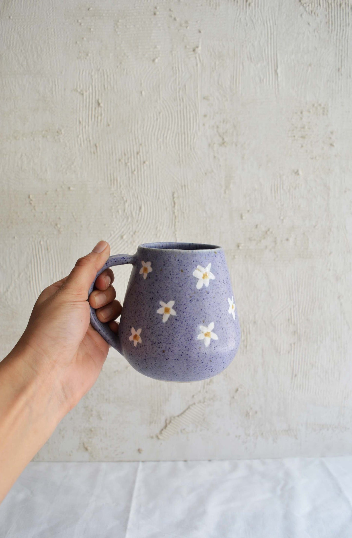 Belly Mug- Daisy Speckled