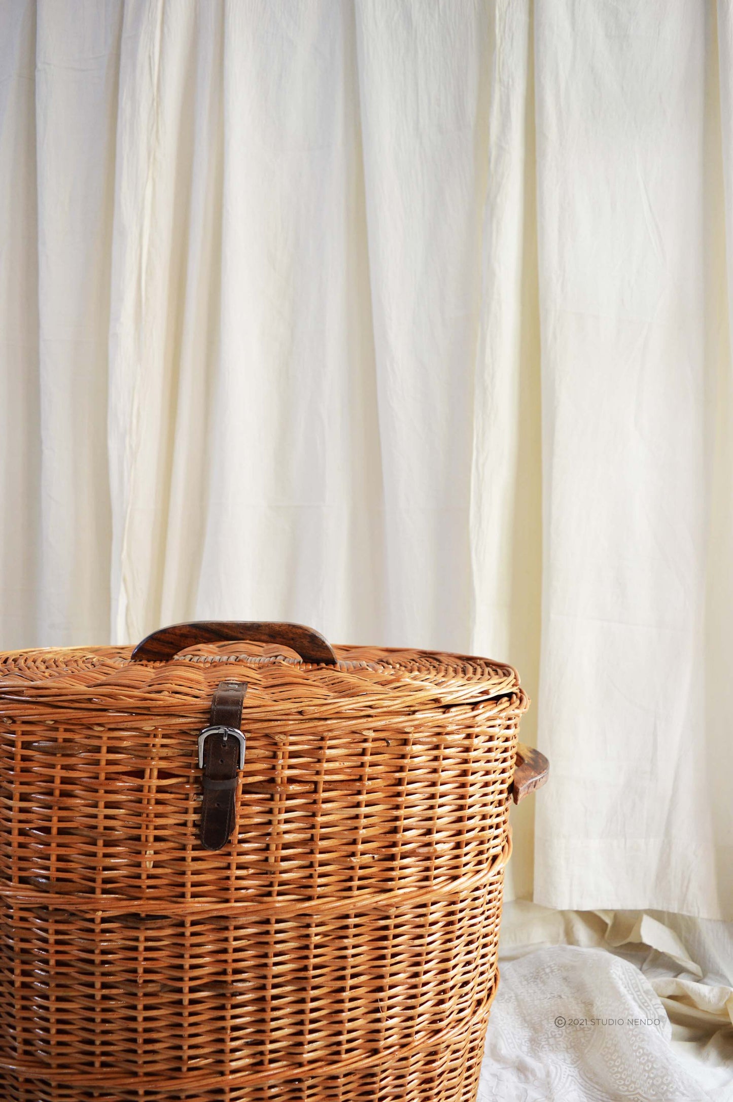 Natural Wicker Oval Laundry Basket with Wooden Handles - Large- Scarlet