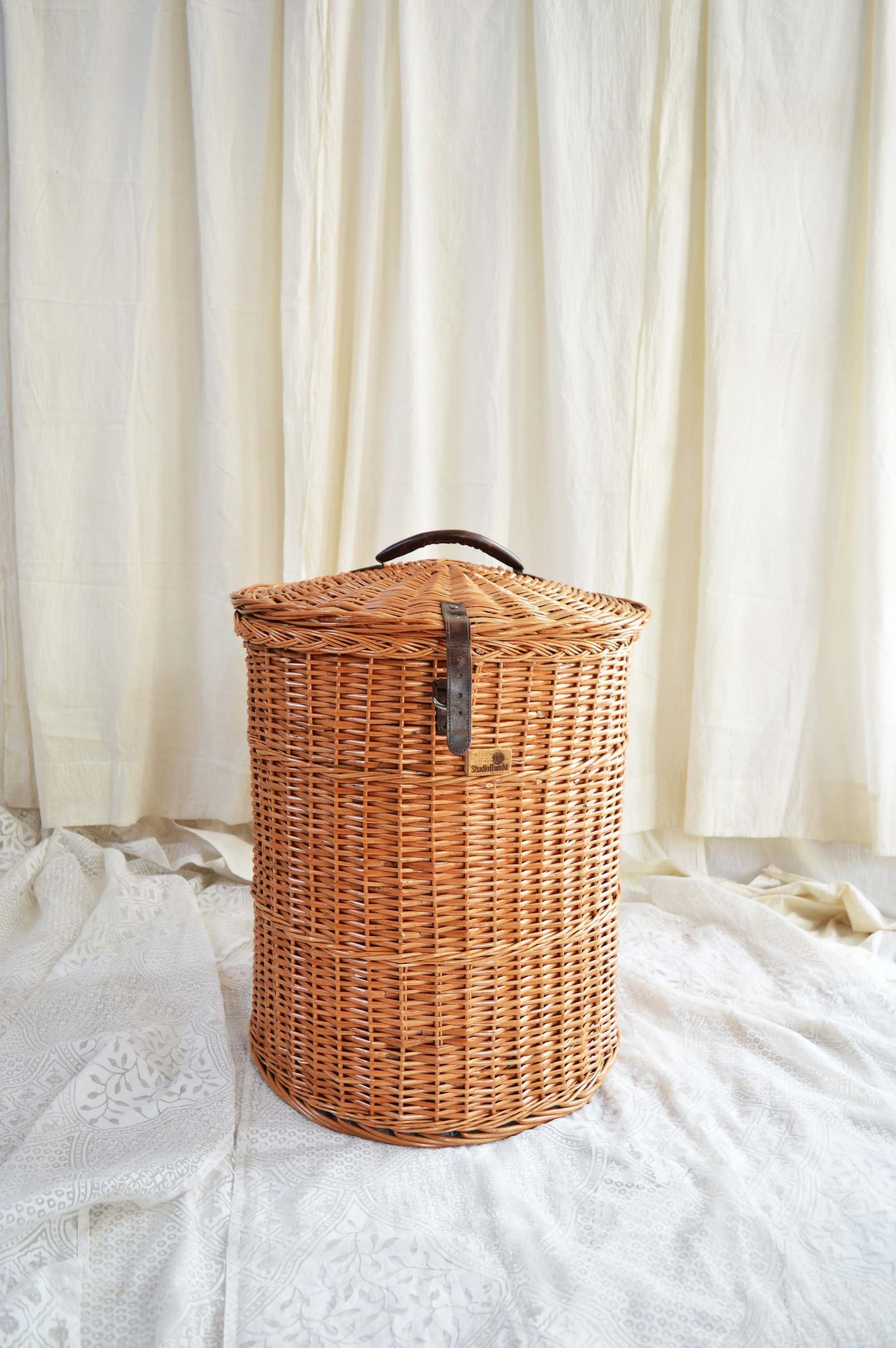 Natural Wicker Round Laundry Basket- Scarlet