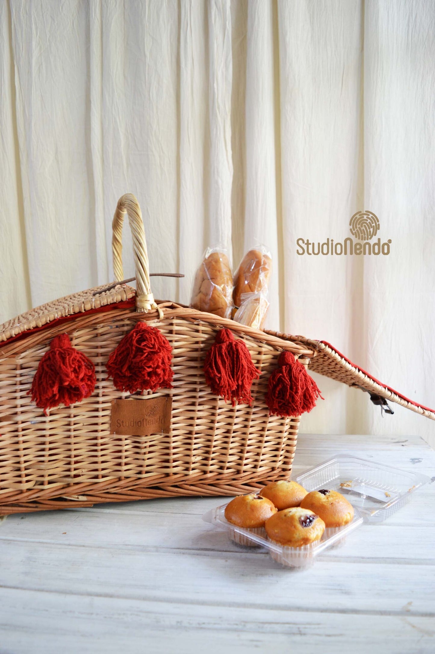 Picnic Basket- Scarlet