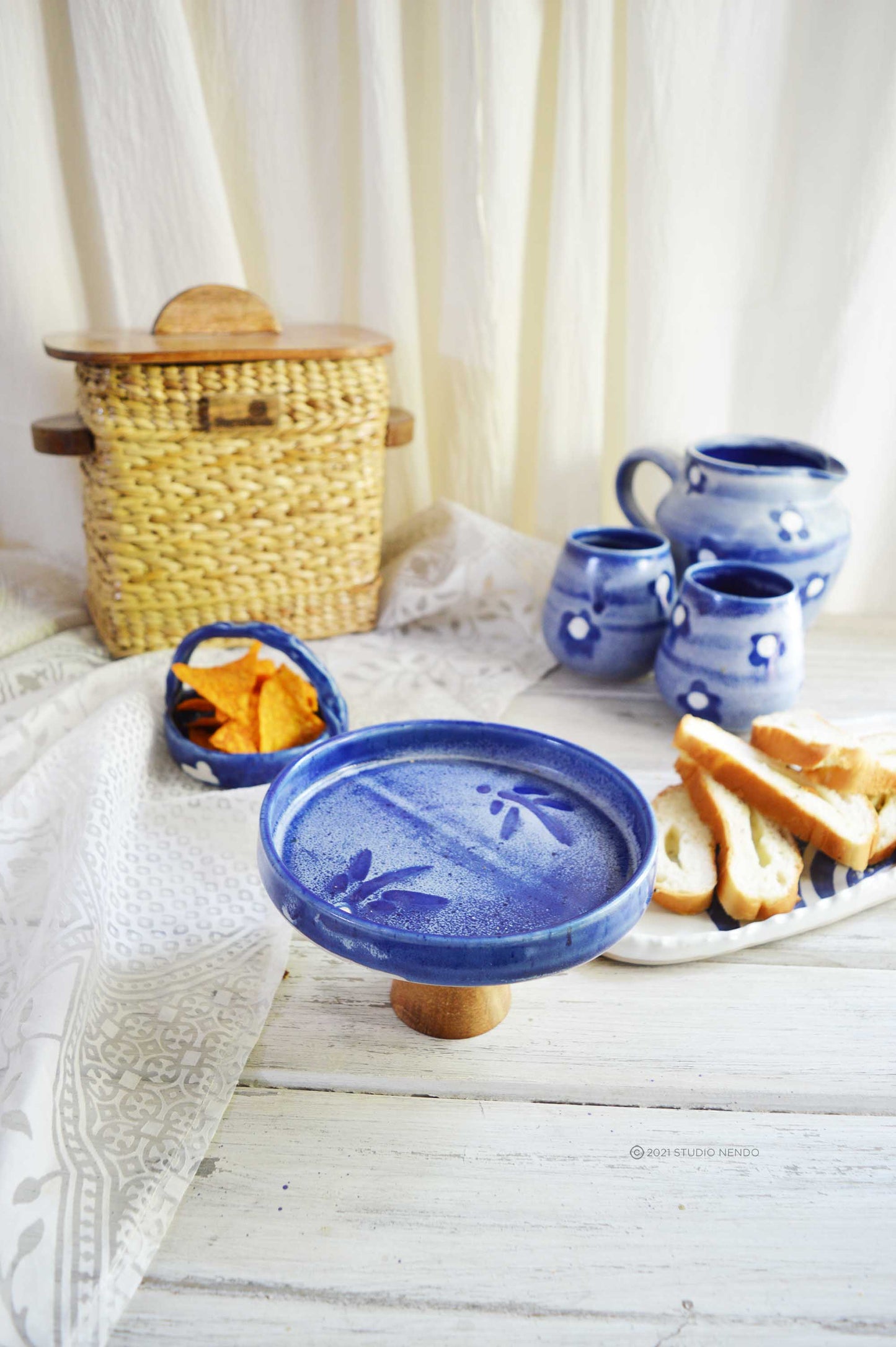 COOKIE STAND- TEXTURED COBALT