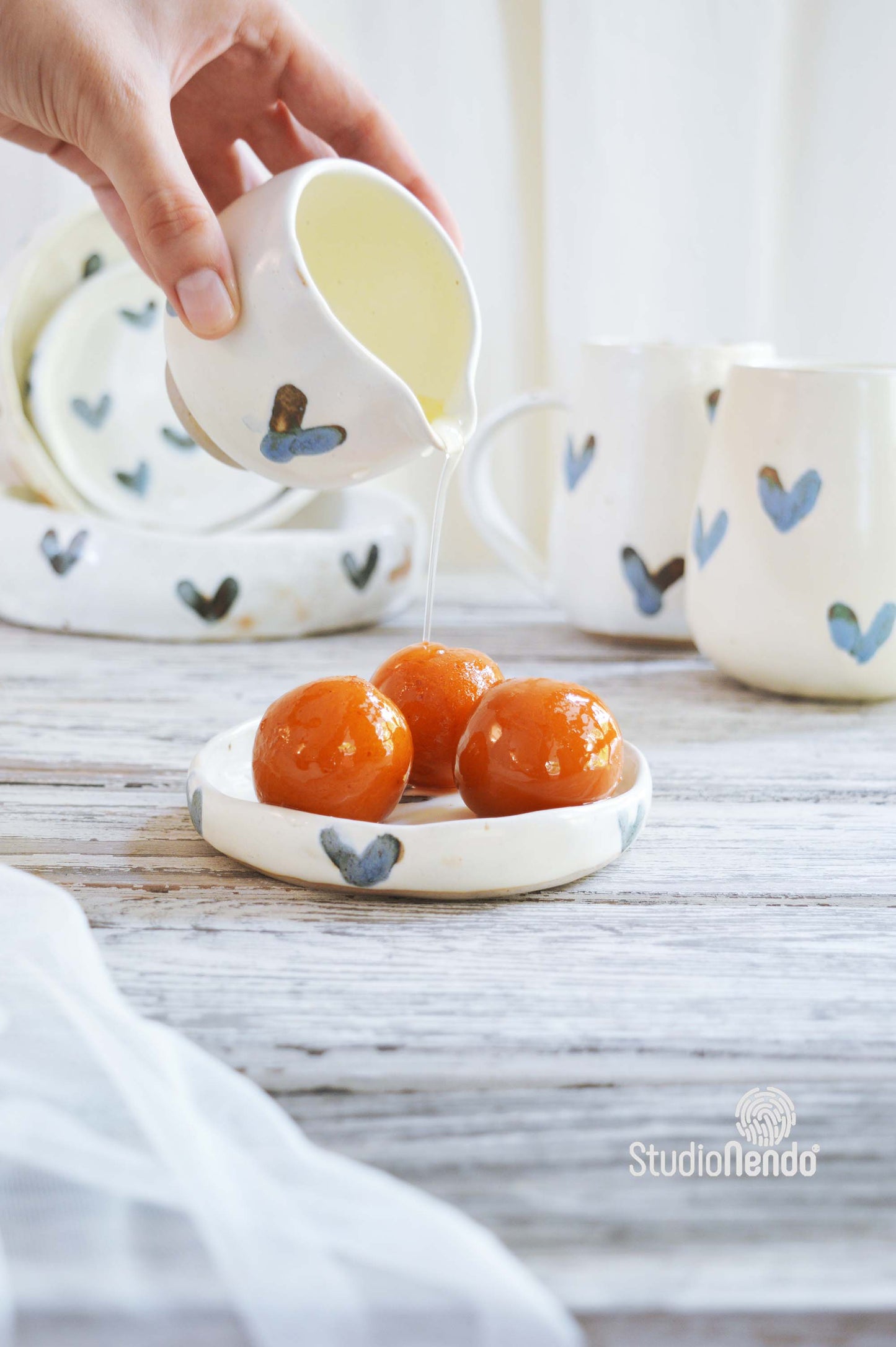 Sauce Pourer/Creamer- Frozen Heart