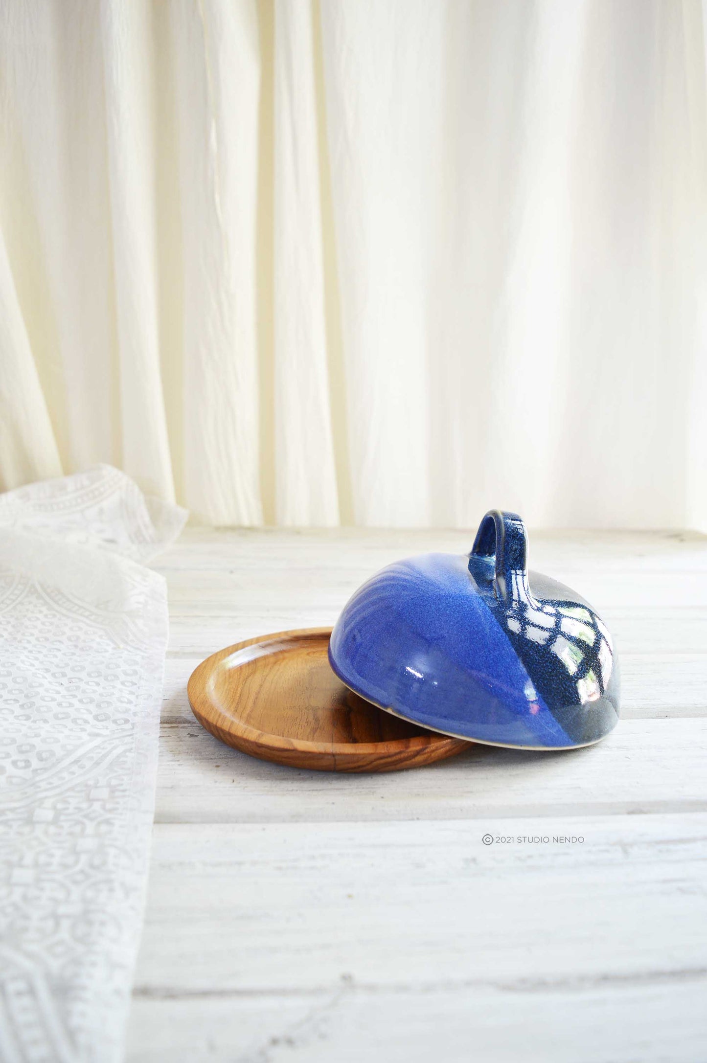 BUTTER DISH WITH WOODEN PLATE- BLUE & AMBER
