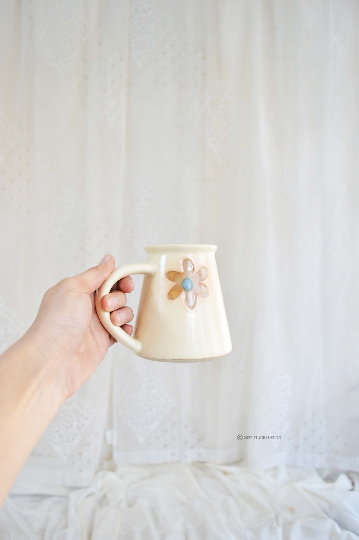 Coffee Mug- Daisy- Caramel
