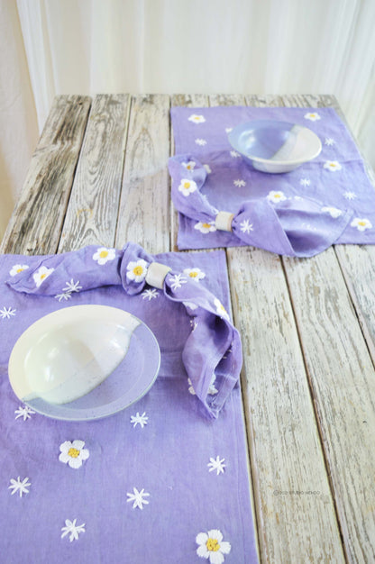 Hand Embroidered Table Mat and Napkin Set- Pocket full of Daisy